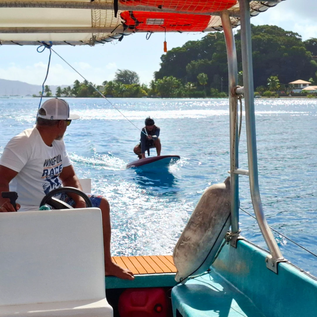 Initiation foil tracté Raiatea explorer Initiation foil tracté Raiatea explorer