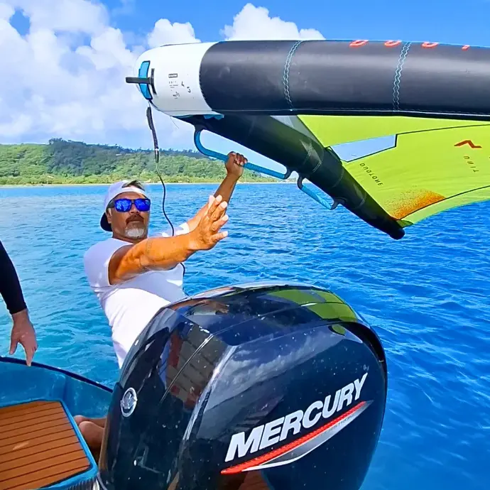 Bateau école kitesurf  wing foil Raiatea motu lagon