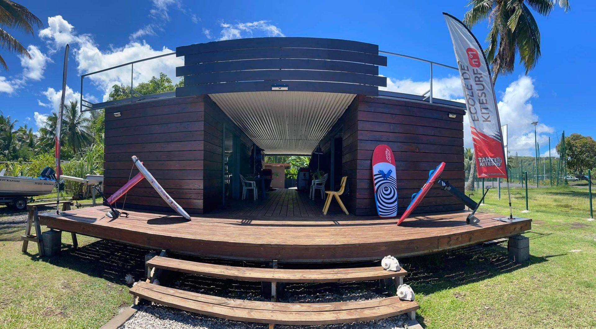 tahitikitesurfcenter.com